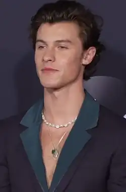 Mendes at the American Music Awards in 2019
