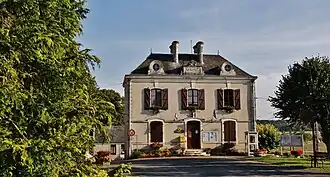 The town hall in Feux