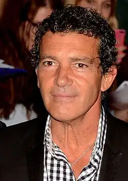 A smiling, alert Antonio Banderas