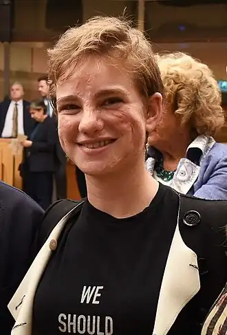Image of Vio smiling; she has short, blond hair