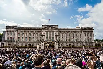 20220908-Buckingham Palace Elizabeth II death reactions (07)