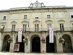 Hôtel de ville (City hall)