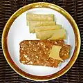 Cheddar cheese and crispbread