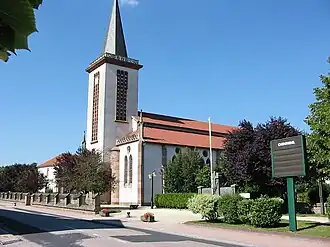 The church and memorial in Cheniménil