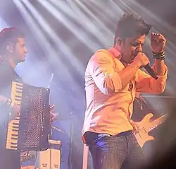 Cristiano Araújo (right) in live performance at Caldas Novas.