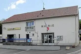 The town hall and post office in Dinozé