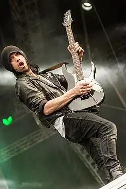 Sam Totman performing with Dragonforce in 2019