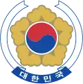 Centered taegeuk on a hibiscus syriacus surrounded by five stylized petals and a ribbon