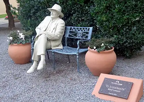 Located on Paseo Intendente Martínez