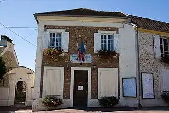 The town hall in Étiolles