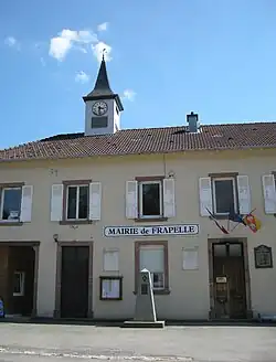 The town hall in Frapelle