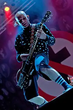 Hetson performing with Bad Religion at the Rock Festival, Rocco del Schlacko, in 2010