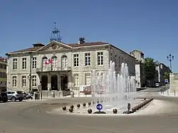 Hôtel de ville (City hall)