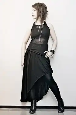 High-low/hi-lo skirt, a skirt with an asymmetrical bottom.