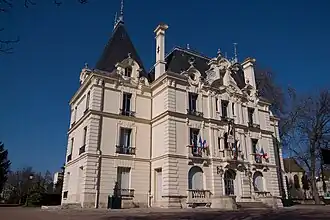 The town hall in Chilly-Mazarin