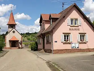 The Protestant church and town hall in Issenhausen