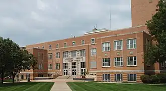 Former Johnson County Courthouse in Olathe (2009). It opened in 1952, closed in 2020, then demolished in 2021 after a new courthouse was finished.