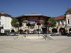 The Astarac square, Mirande