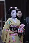 Maiko wearing ume kanzashi
