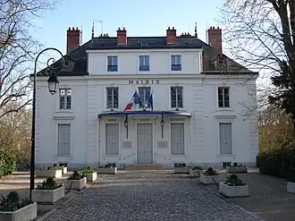 The town hall in Boussy-Saint-Antoine