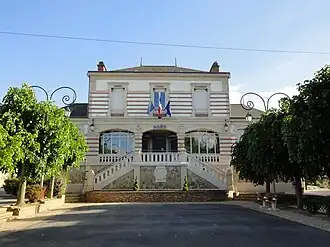 The town hall in Oiry
