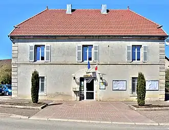 The town hall in Vaire-Arcier