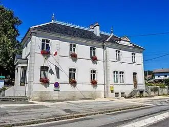 The town hall in Les Fontenelles
