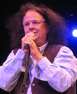 Volman performing in 2008