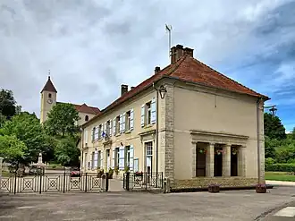 The town hall and church in Montarlot-lès-Rioz