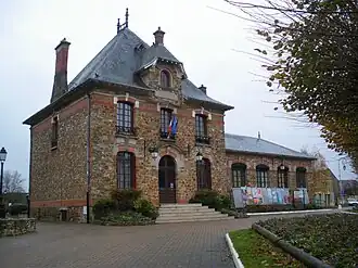 The town hall in Nozay
