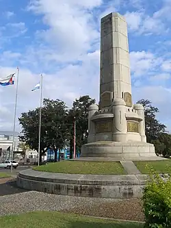 Monument to the Gloria de los Héroes.