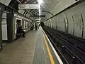 Victoria line southbound platform looking north, July 2008