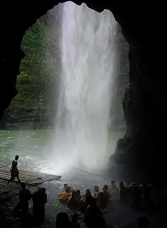 Pagsanjan_Falls_-_Pagsanjan,_Laguna_1.jpg
