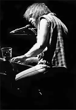 Young playing the piano in 1986
