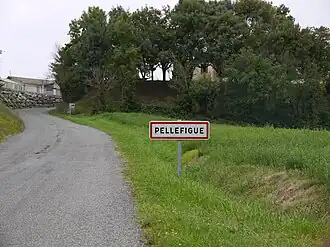 The road into Pellefigue