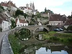 The Pinard bridge over the Armançon, Semur-en-Auxois.