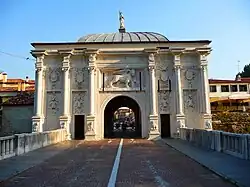 Porta San Tomaso.
