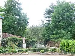 Sarrant. Medieval garden