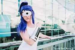 A cosplayer dressed up as Leela.