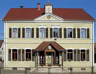 The town hall and school in Sondersdorf