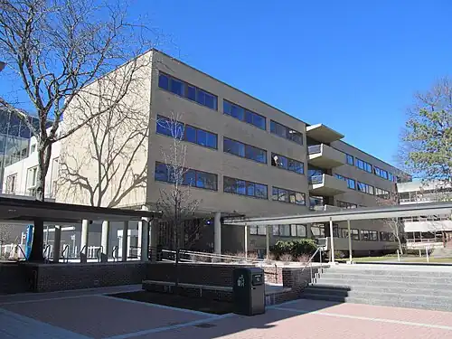 Story Hall da Escola de Dereito de Harvard por Walter Gropius