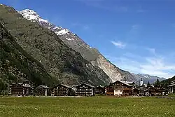 This picture of the village of Täsch shows the flat valley floor.