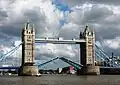 Tower_Bridge,London_Getting_Opened_3