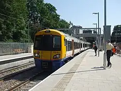 A London Overground class 378 train at Canonbury