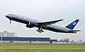 A Boeing 777-200 of United Airlines
