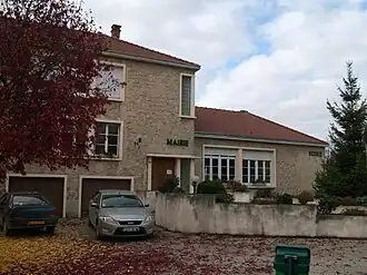 The town hall in Vadenay