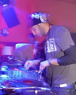 Armand Van Helden in 2004 at the Forum in Trier, Germany
