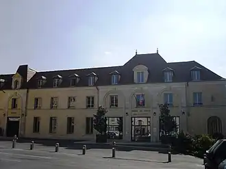 The town hall in Verrières-le-Buisson
