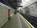 Victoria line northbound platform looking north, July 2008