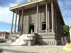 A pagoda being built in Kratié